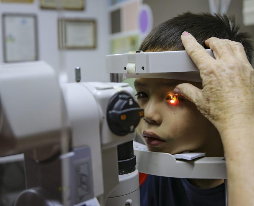Hasta 90 por ciento de niños con retinoblastoma logran salvar sus ojos