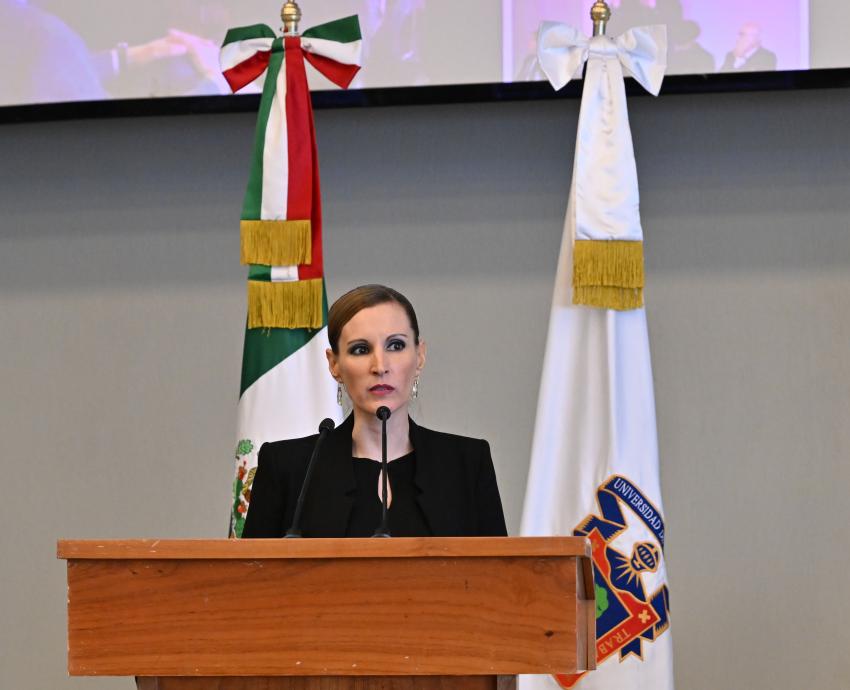 Rinde protesta la doctora Isabel López Pérez, primera Rectora del CUAAD