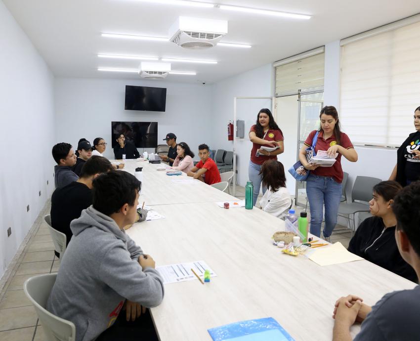 Aplica UdeG examen para aspirantes en situación de discapacidad 