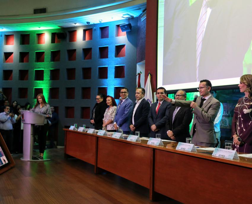Rinde protesta doctor Eduardo Gómez Sánchez como nuevo Rector del CUCS