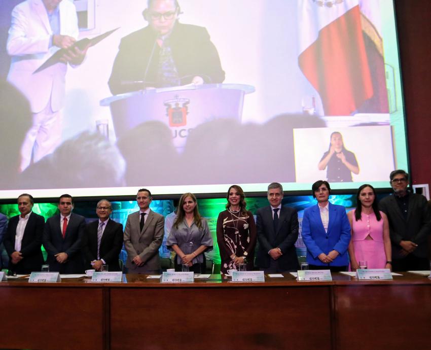 Rinde protesta doctor Eduardo Gómez Sánchez como nuevo Rector del CUCS