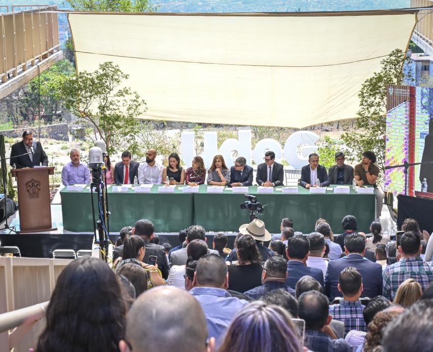 Rinde protesta el doctor Gerardo Alberto Mejía Pérez, primer Rector del CUTlaquepaque