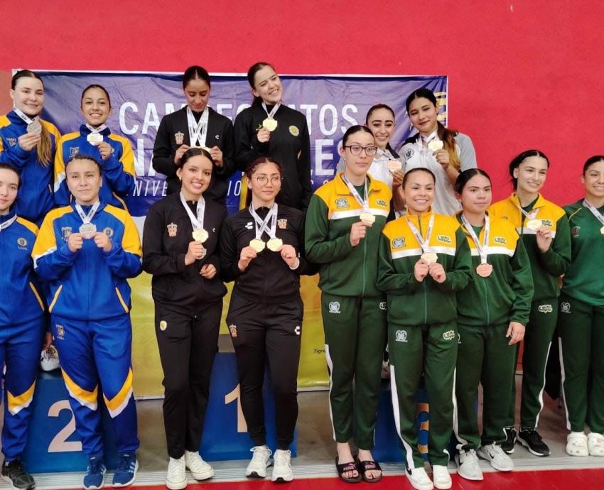 Suma UdeG 30 medallas en levantamiento de pesas y karate