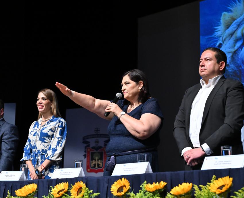 Ratifican a la maestra Ana María de la O Castellanos como Rectora del CUCSur