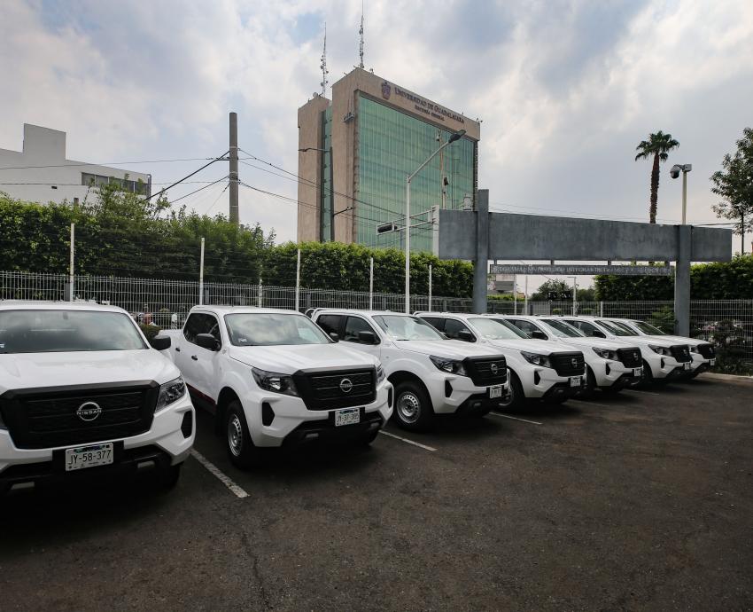 Entregan 23 vehículos nuevos a directores de preparatorias y rectorías 