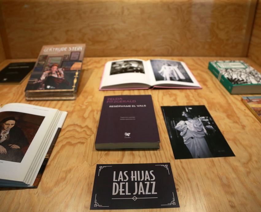 Exponen “Las hijas del jazz” en la Librería Carlos Fuentes