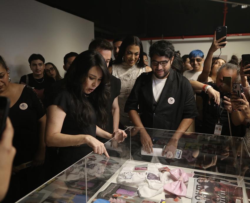 “Honestamente”, un recorrido entre moda y cultura pop junto a Denisse Guerrero