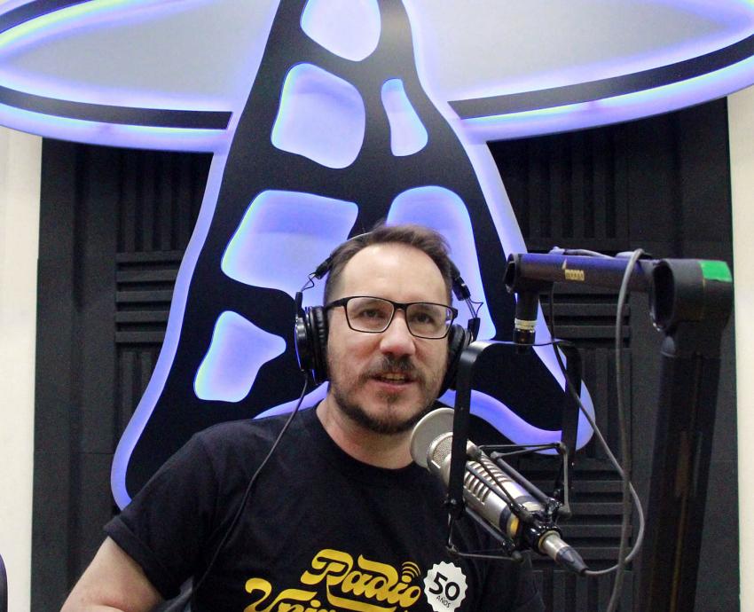 Rockología: la pasión por el rock y la radio de Julio Ríos