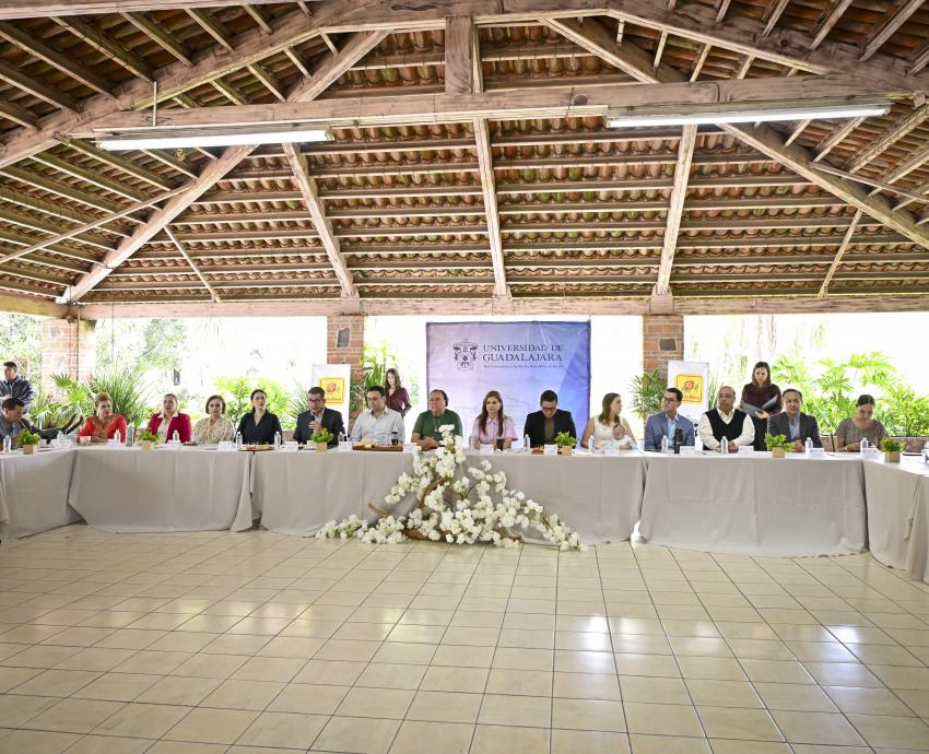UdeG firma convenio con Dulces de la Rosa para favorecer la inserción del estudiantado al mercado laboral 
