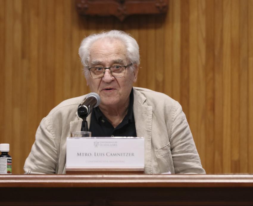 “Las IAs no son nuestras enemigas per se”: Luis Camnitzer