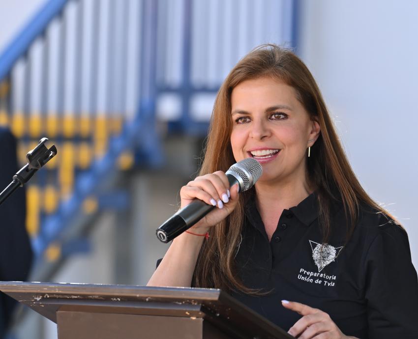 En gira en Prepas Regionales, Rectora General asume compromisos con comunidad estudiantil