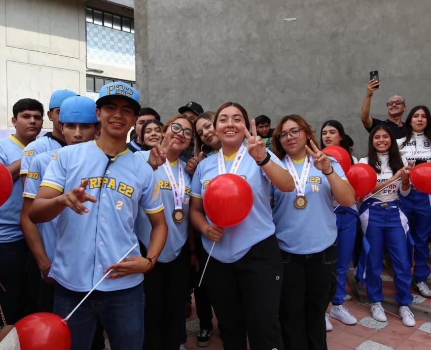 La Rectora General de UdeG visita la Preparatoria 22, celebra los logros del plantel
