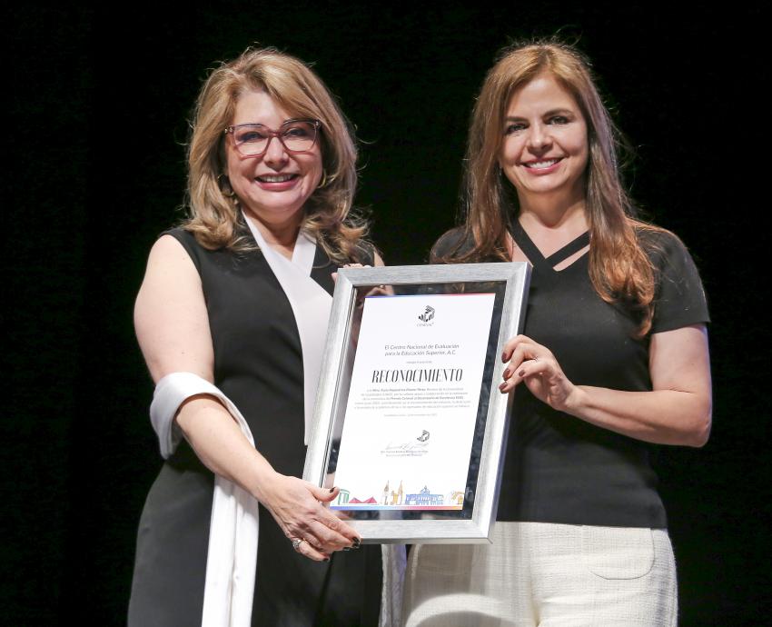 Entregan Premio CENEVAL al Desempeño de Excelencia EGEL enero-junio 2025