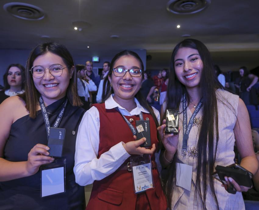 Entregan Premio CENEVAL al Desempeño de Excelencia EGEL enero-junio 2025