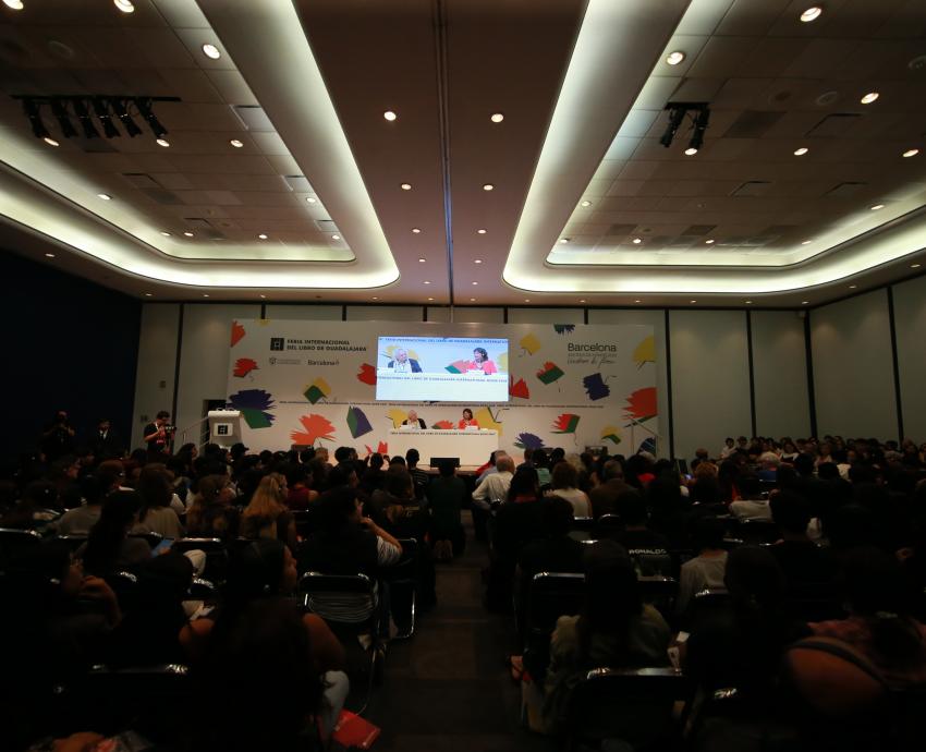 Amin Maalouf reflexiona, ante mil jóvenes, sobre el futuro