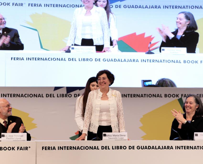 María Elena Saucedo Lugo recibió el Homenaje al Bibliotecario en la FIL