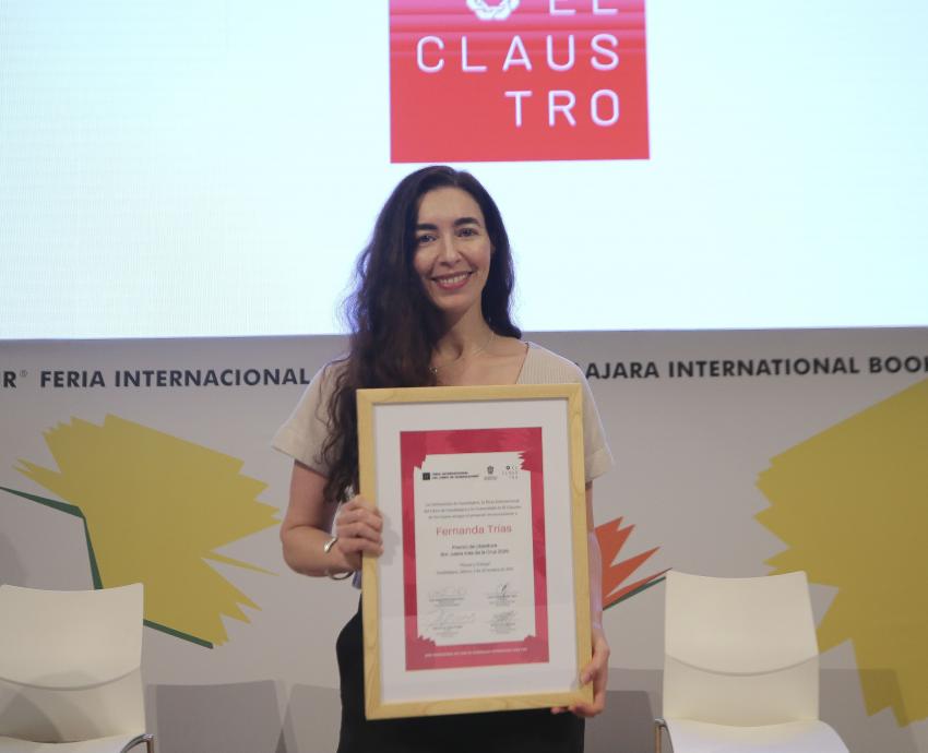 Por segunda ocasión, Fernanda Trías recibe el Premio Sor Juana Inés de la Cruz