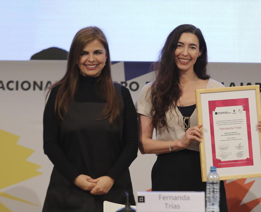 Por segunda ocasión, Fernanda Trías recibe el Premio Sor Juana Inés de la Cruz