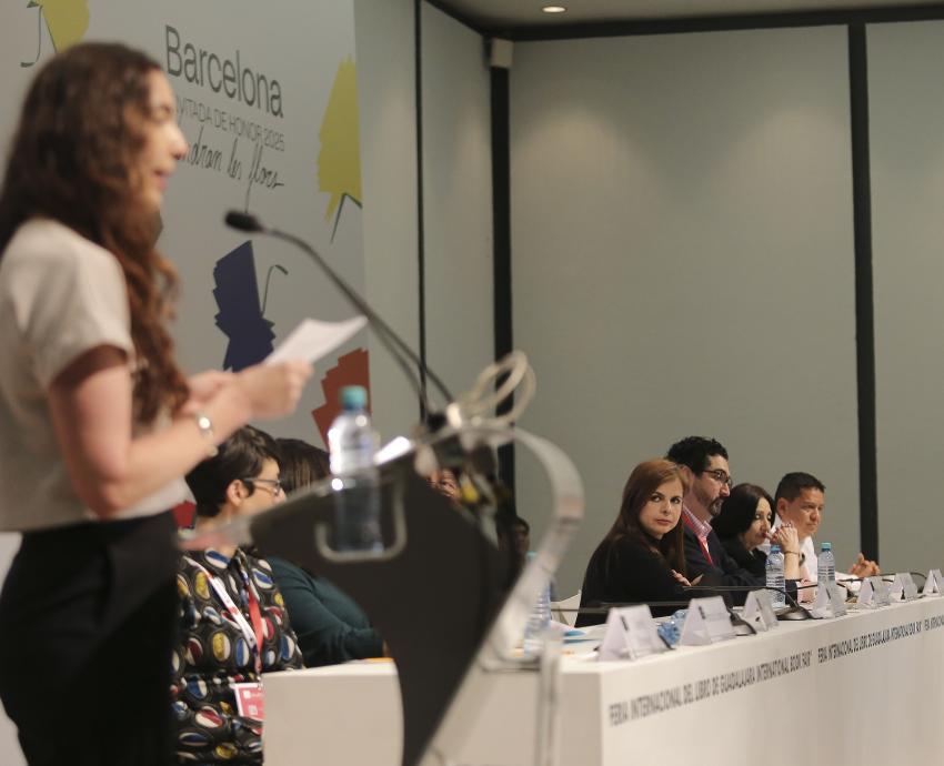 Por segunda ocasión, Fernanda Trías recibe el Premio Sor Juana Inés de la Cruz