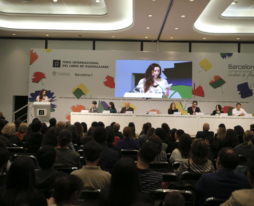 Por segunda ocasión, Fernanda Trías recibe el Premio Sor Juana Inés de la Cruz