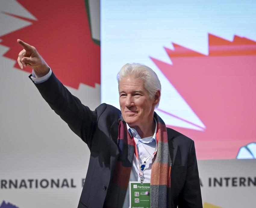 Conquista Richard Gere la Feria Internacional del Libro de Guadalajara 