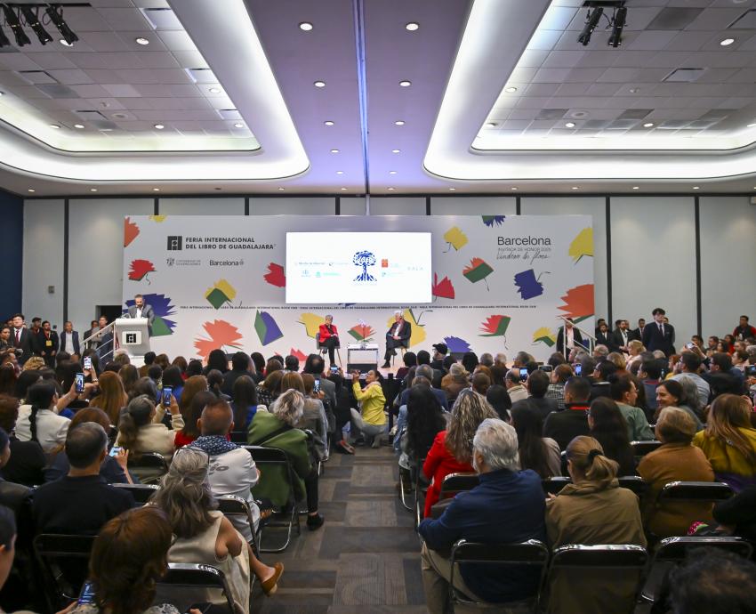 Conquista Richard Gere la Feria Internacional del Libro de Guadalajara 