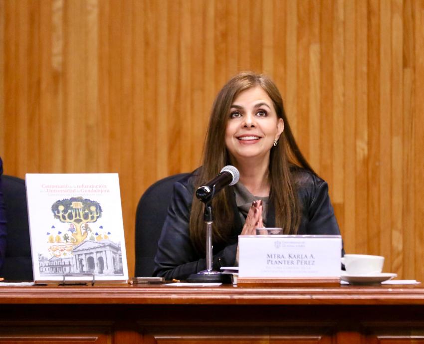 Como parte de la FIL presentan publicación que narra la historia de la refundación de la UdeG