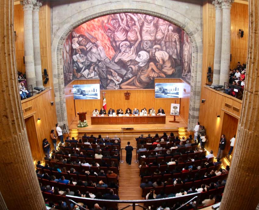 Como parte de la FIL presentan publicación que narra la historia de la refundación de la UdeG