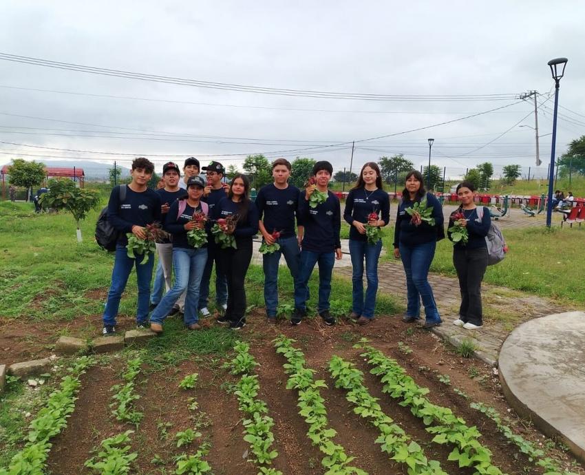 Vincula la Preparatoria 19 su labor de agricultura urbana con la cooperativa barcelonesa Tarpuna