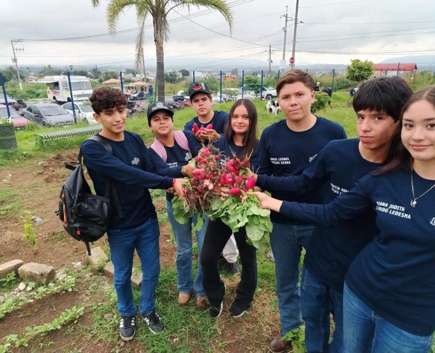 Vincula la Preparatoria 19 su labor de agricultura urbana con la cooperativa barcelonesa Tarpuna
