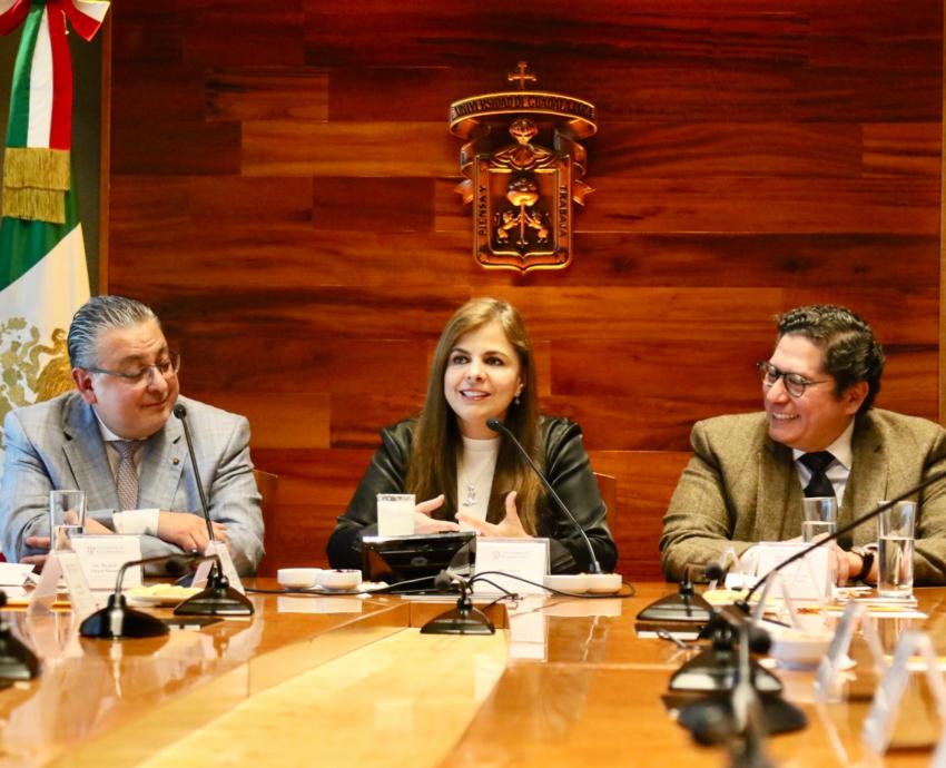 UdeG firma convenio de colaboración con colegios de notarios local y nacional 