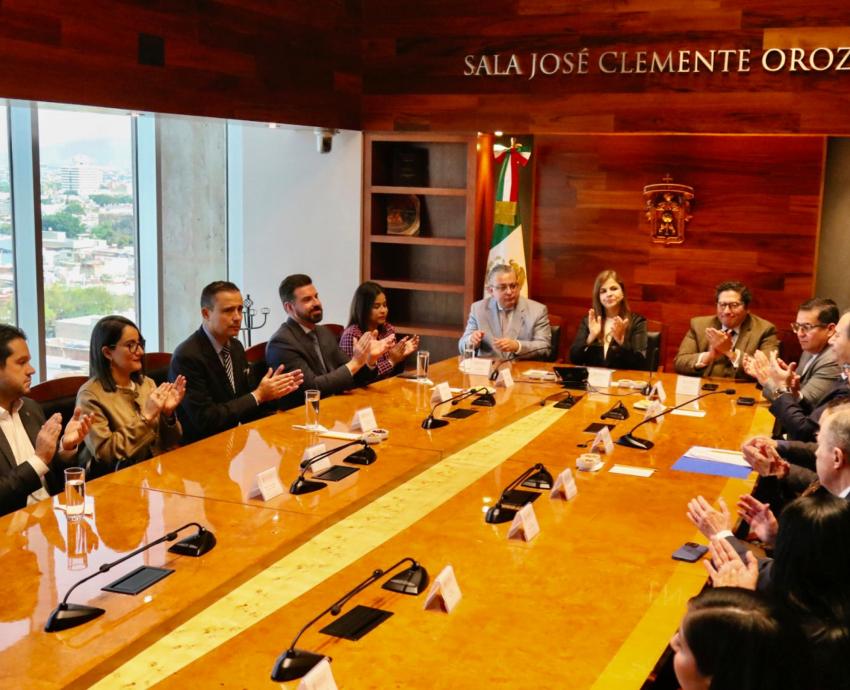 UdeG firma convenio de colaboración con colegios de notarios local y nacional 