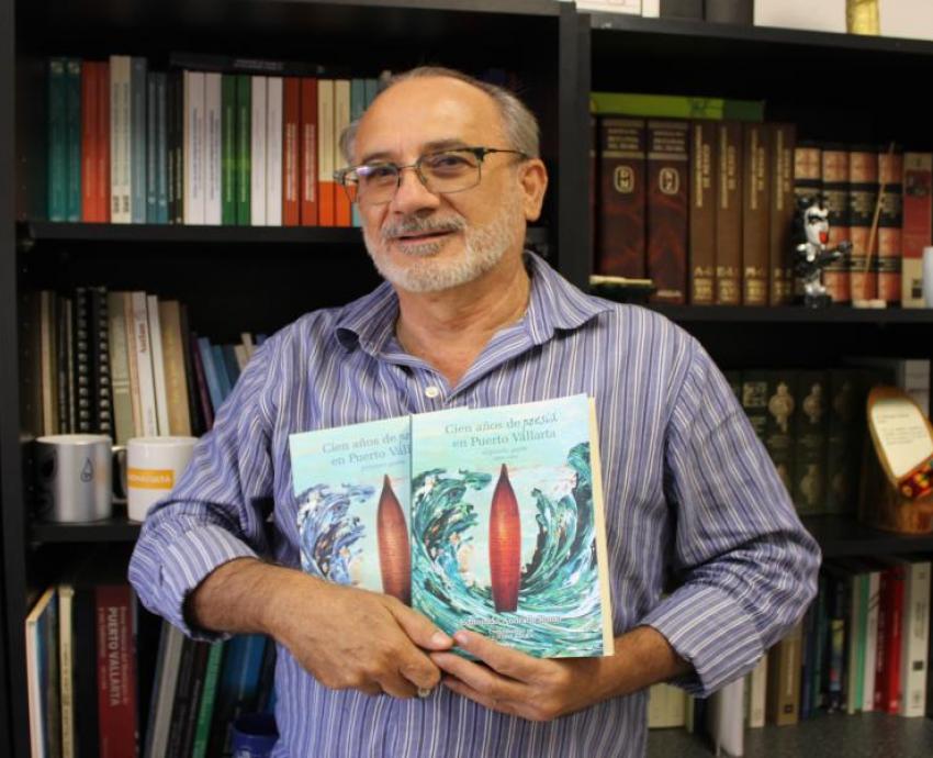 Documentan y analizan la tradición poética de Puerto Vallarta en libro del doctor Edmundo Andrade 