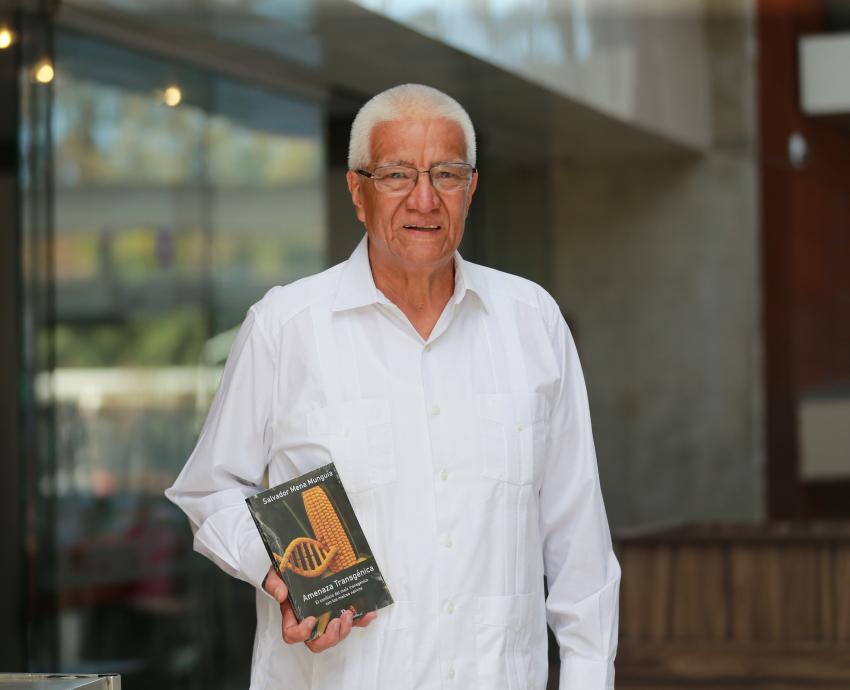 Salvador Mena Munguía presenta su primera novela de ciencia ficción sobre maíz transgénico