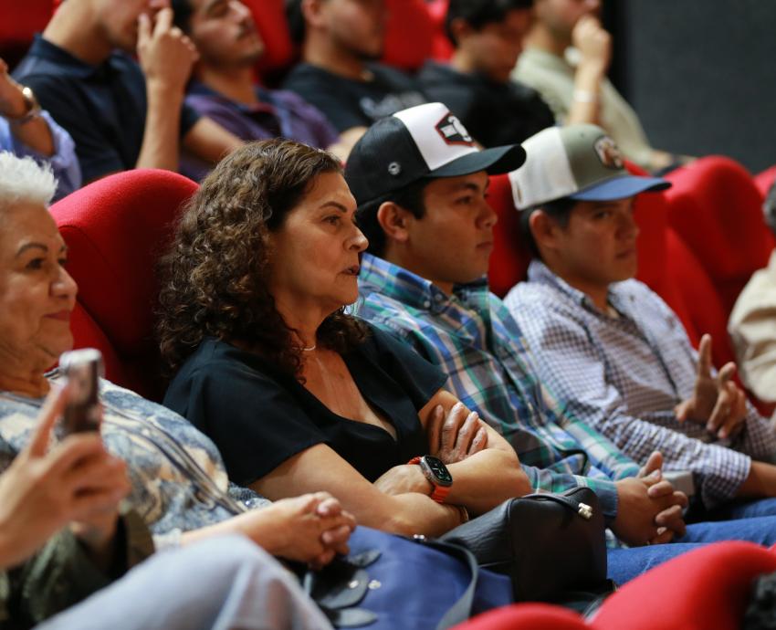 Salvador Mena Munguía presenta su primera novela de ciencia ficción sobre maíz transgénico