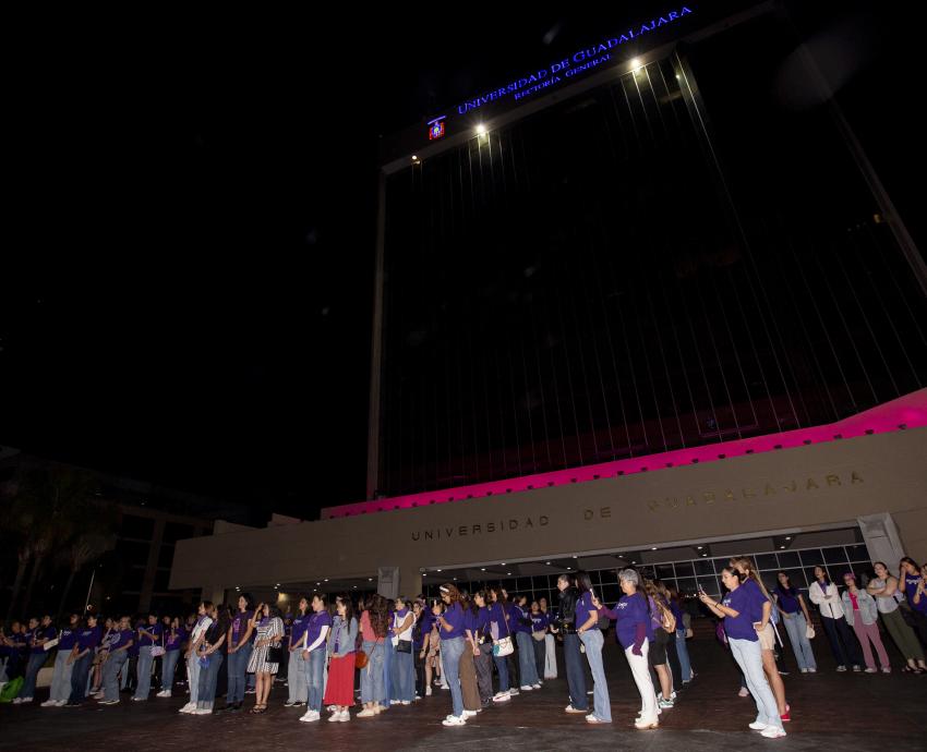 Universitarias se unen para conmemorar el 8M en Explanada de Rectoría General 