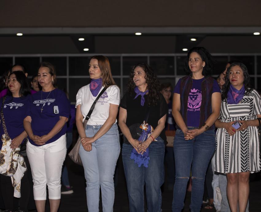 Universitarias se unen para conmemorar el 8M en Explanada de Rectoría General 