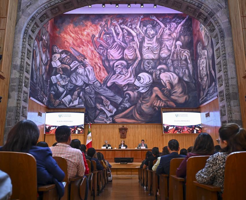 Aprueba UdeG ingreso directo a hijas e hijos de bomberos caídos en su deber