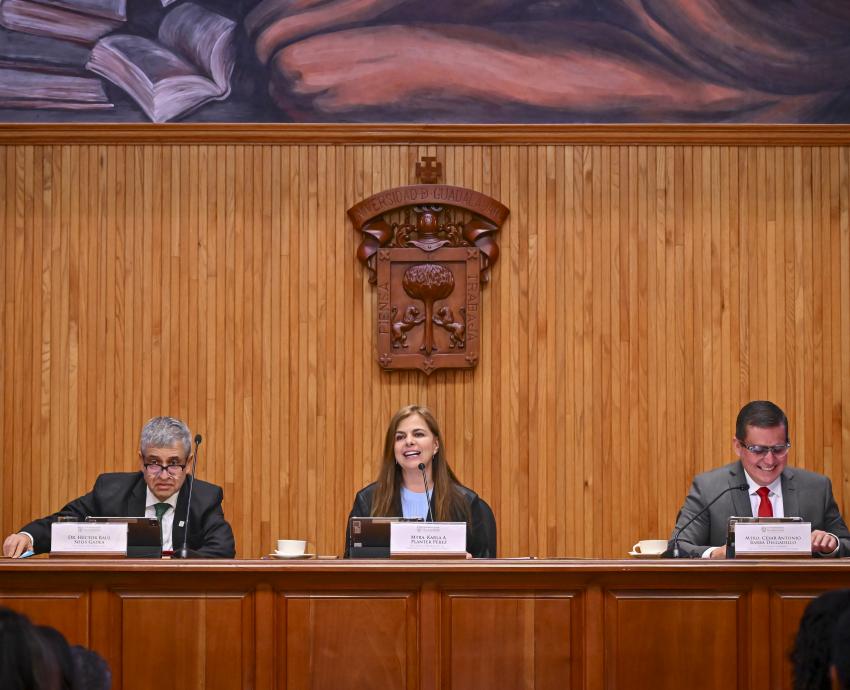 Aprueba UdeG ingreso directo a hijas e hijos de bomberos caídos en su deber