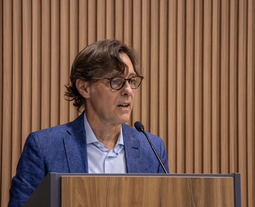 Una Isu: el rapero trilingüe que une luchas a través de las lenguas originarias