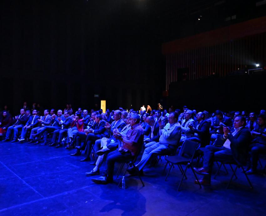 Ricardo Villanueva exhorta a modernizar opciones educativas con ayuda de las tecnologías
