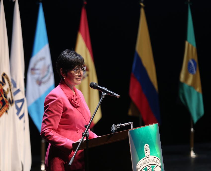 Rigoberta Menchú: la medicina es una misión de felicidad y esperanza
