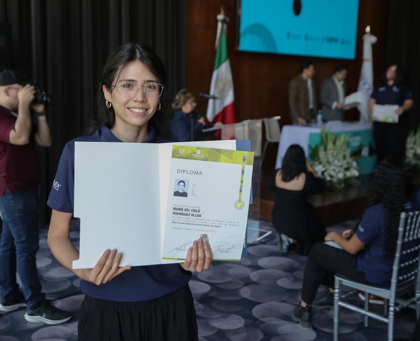 Se gradúa primera generación de Beca Fundación UDG Global para aprender inglés 