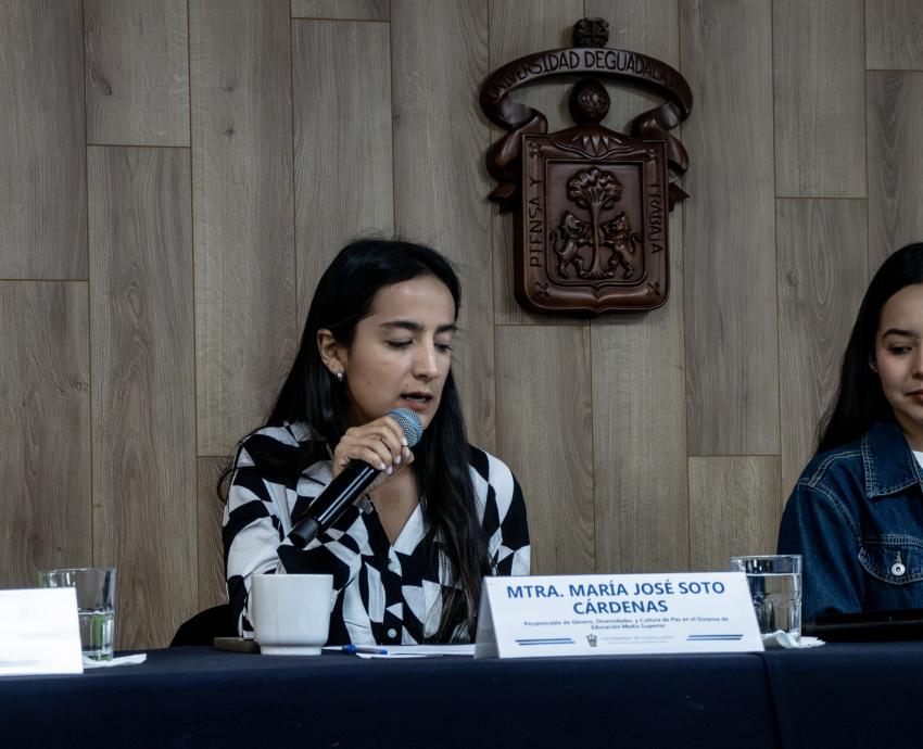 Lanza FEU concurso de cuento y poesía “Voces: más allá del aula”