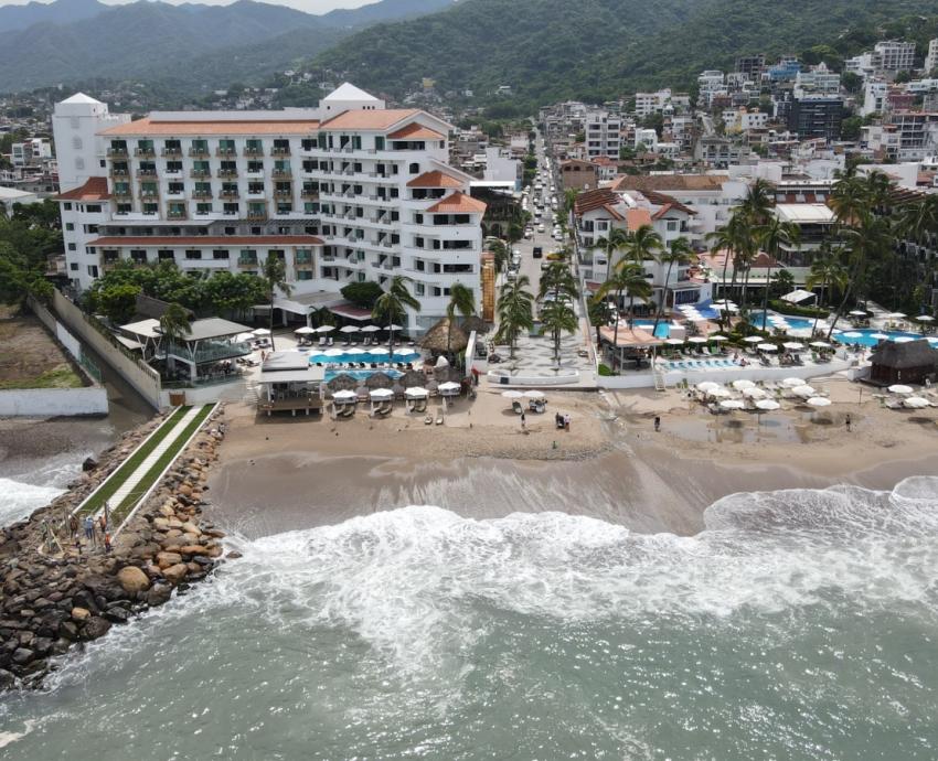 Playa del Holi en Puerto Vallarta pierde 13 mil metros cuadrados de superficie en la última década