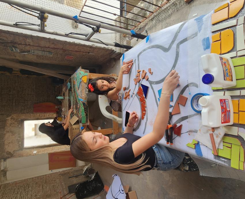 Prepara estudiante del CUCEI mural sobre mujeres en la ciencia y la tecnología