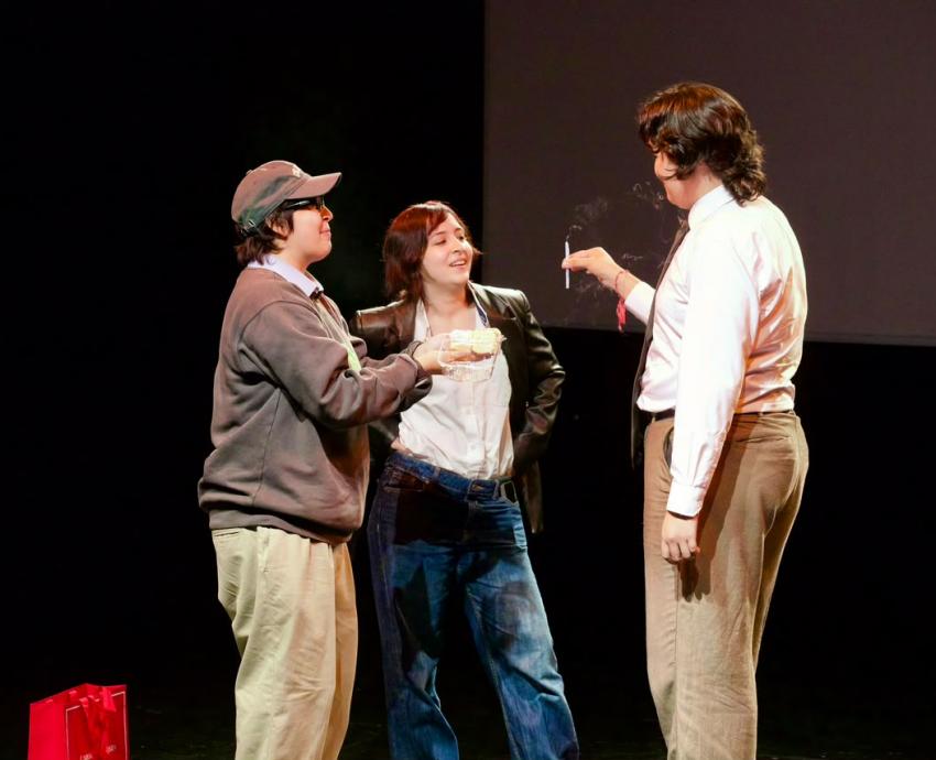 Participan jóvenes de Preparatoria 10 en ejercicios teatrales con el Laboratorio Gertrudis