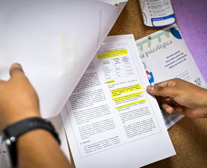Abren convocatoria de becas para que administrativos de UdeG obtengan títulos de licenciatura y de posgrado