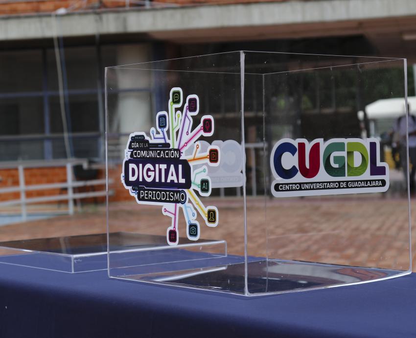 Crea CUGuadalajara cápsula del tiempo para preservar la memoria del periodismo actual