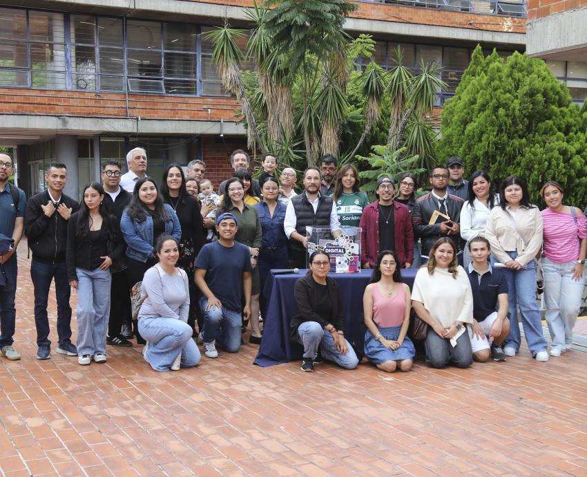 Crea CUGuadalajara cápsula del tiempo para preservar la memoria del periodismo actual